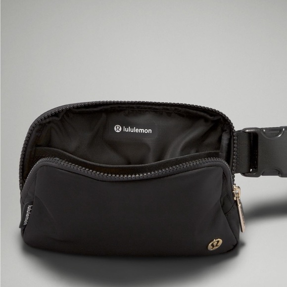 Lululemon black belt bag with gold hardware - Picture 5 of 5